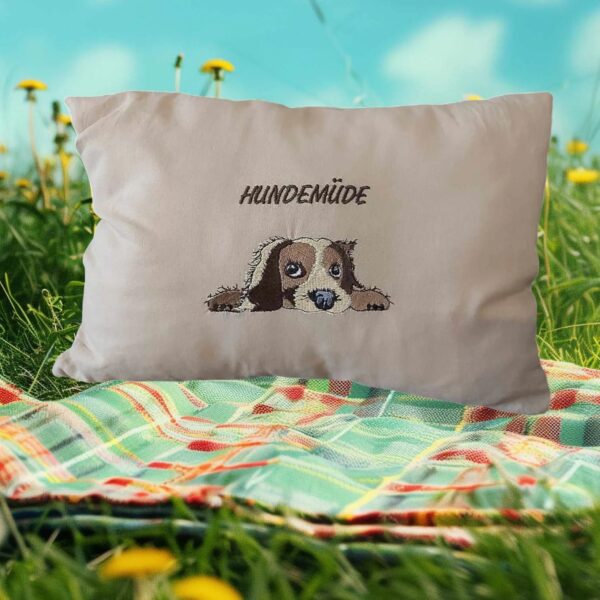 Stickdatei Hund mit Schriftzug Hundemüde