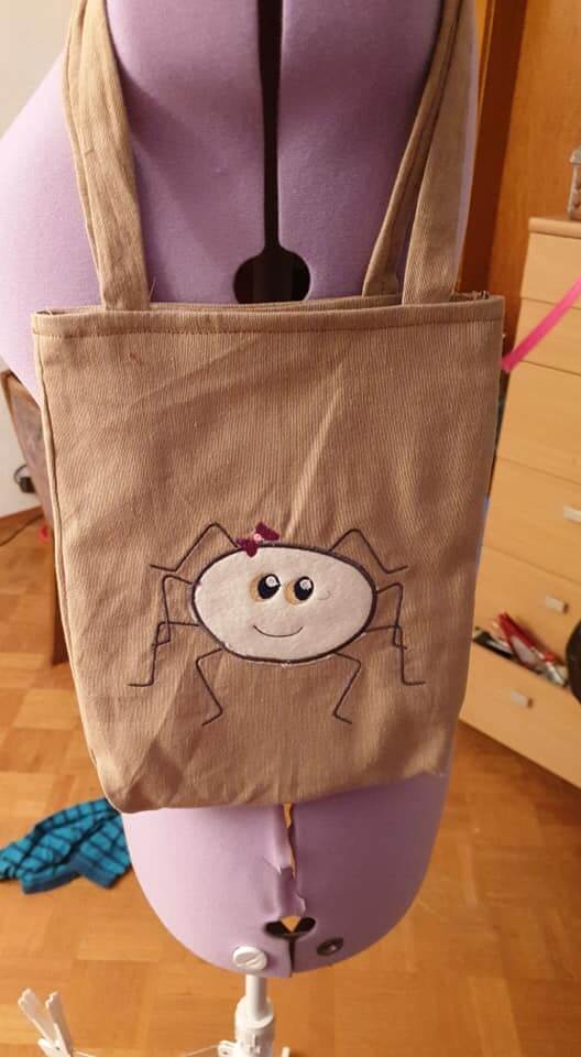 Stickdatei Spinnenfamilie Doodle Applikation