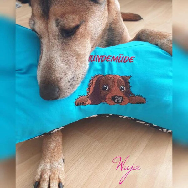 Stickdatei Hund mit Schriftzug Hundemüde