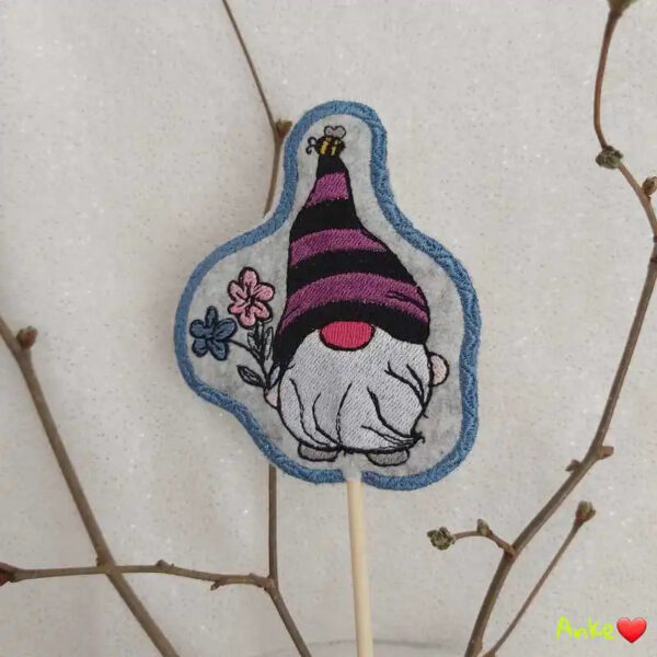 ITH Stickdatei Frühlingswichtel Stabfiguren 🌸 – 4 Motive | 10x10cm