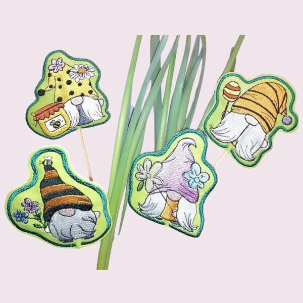 ITH Stickdatei Frühlingswichtel Stabfiguren 🌸 – 4 Motive | 10x10cm