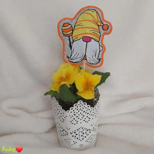 ITH Stickdatei Frühlingswichtel Stabfiguren 🌸 – 4 Motive | 10x10cm