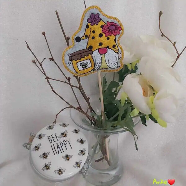 ITH Stickdatei Frühlingswichtel Stabfiguren 🌸 – 4 Motive | 10x10cm