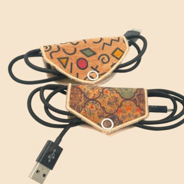 ITH Stickdatei Kabel-Kopfhörer-Halter