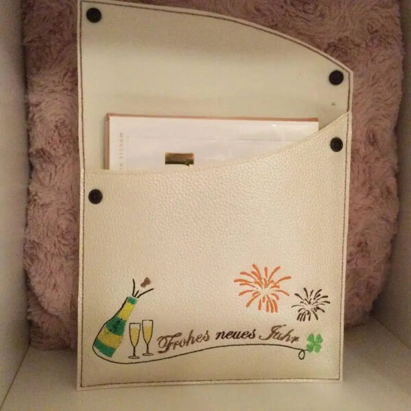 ITH Stickdatei Knopftasche Blanko