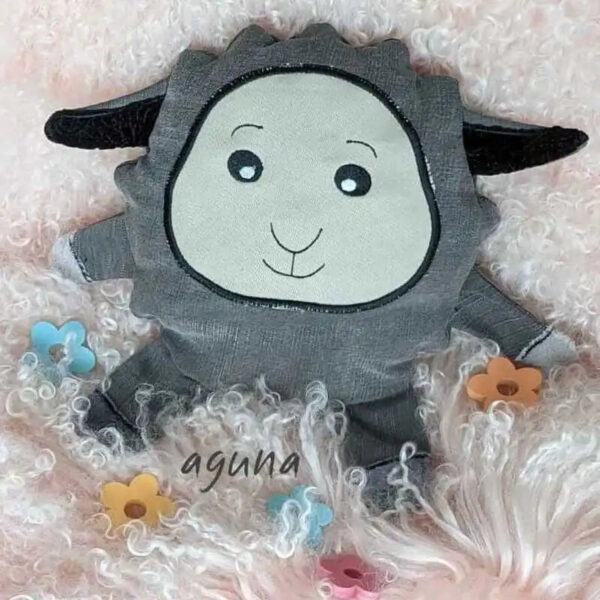 ITH Stickdatei Kuschellamm Lasse