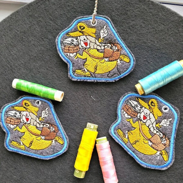 ITH Stickdatei Wichtel und Wichteline Postbote