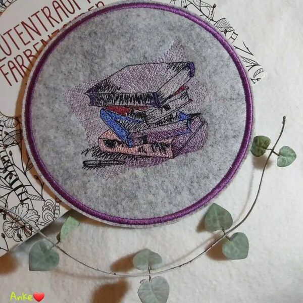 Stickdatei Bücher Bücherstapel