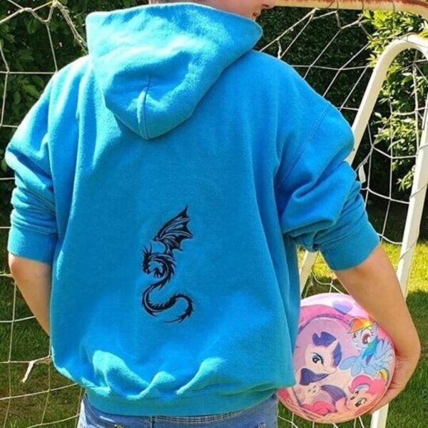 Drachen Stickdatei Sharok Tribal – Fantasy-Motiv für Jeansjacken & Textilien