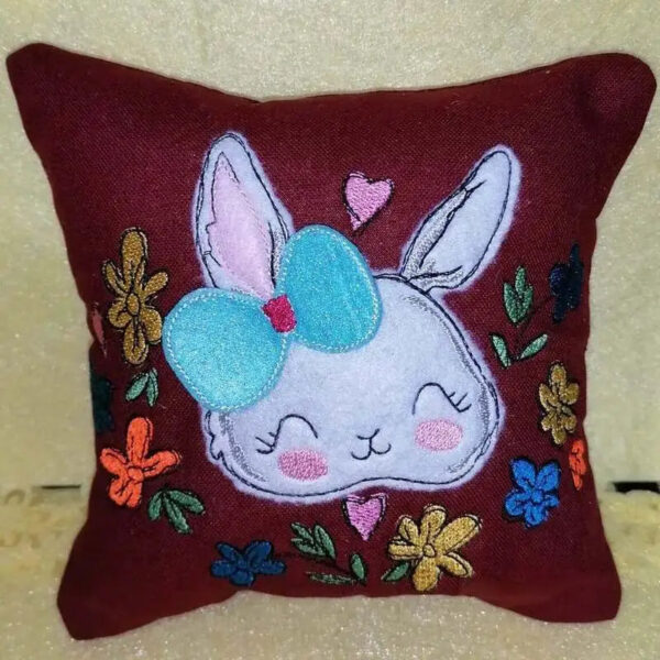 Stickdatei Hase mit Blumen Applikation