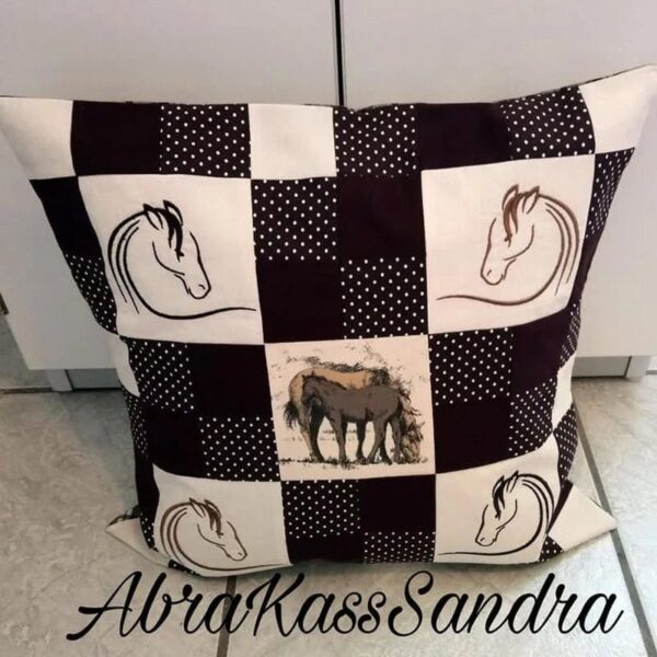 Stickdatei Pferd Fallada – Edler Pferdekopf im Tribal-Style | stiXXie