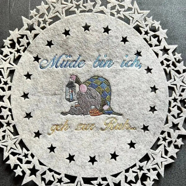 Stickdatei Schlaf- Wichtel mit Spruch