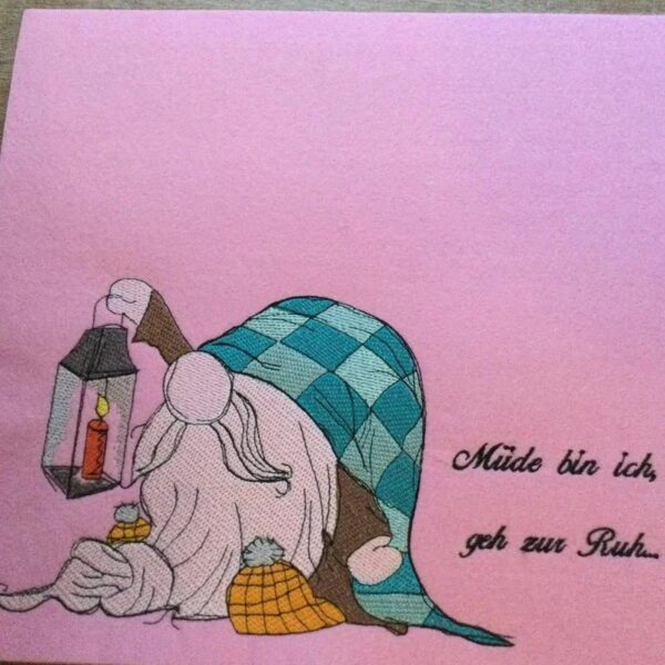 Stickdatei Schlaf- Wichtel mit Spruch
