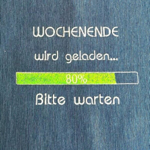 Stickdatei Spruch Wochenende wird geladen