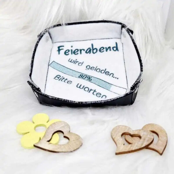 Stickdatei Spruch Wochenende wird geladen