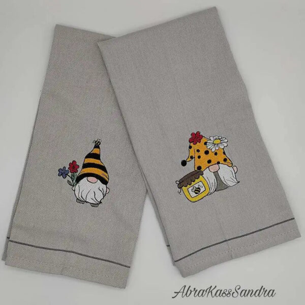 Frühlingswichtel Stickdatei 🌸 – 4 Motive | Vollstick 10x10cm