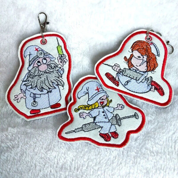 ITH Stickdatei Wichtel und Wichteline Postbote