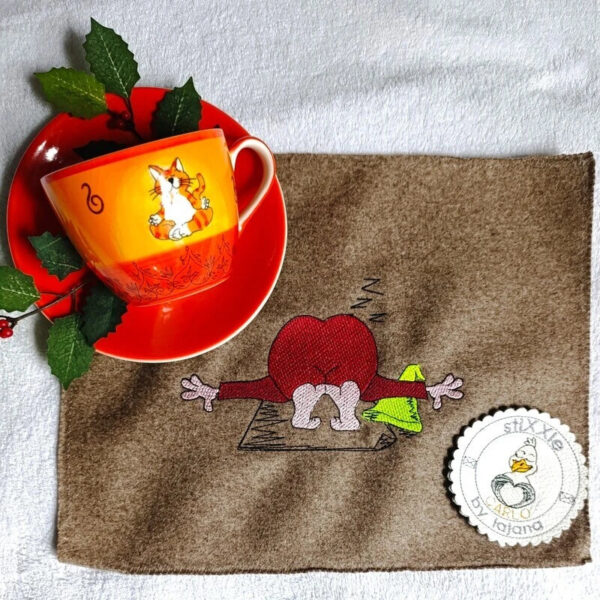 Wichtel Yoga Stickdatei frech – ITH Anhänger