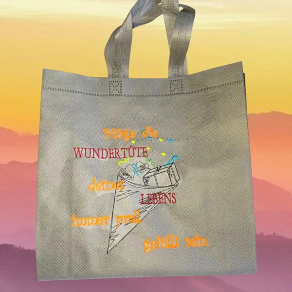 Stickdatei Wundertüte mit Spruch