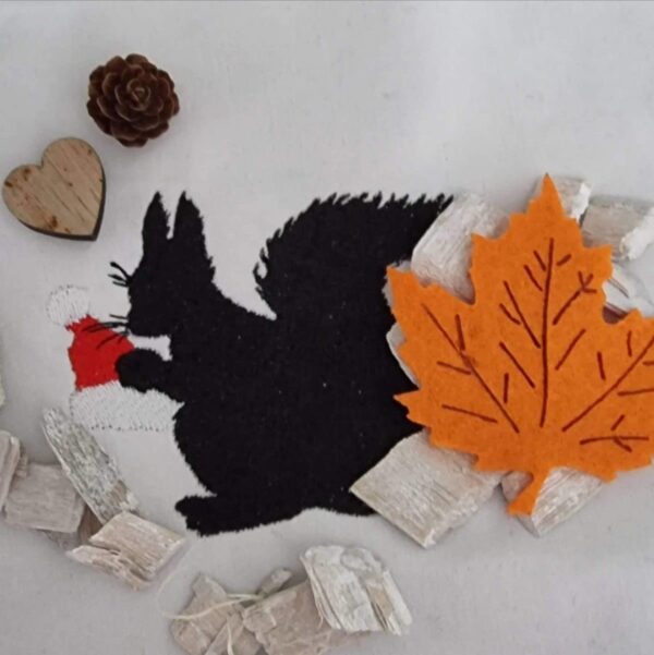 Stickdatei Eichhörnchen im Scherenschnitt-Stil