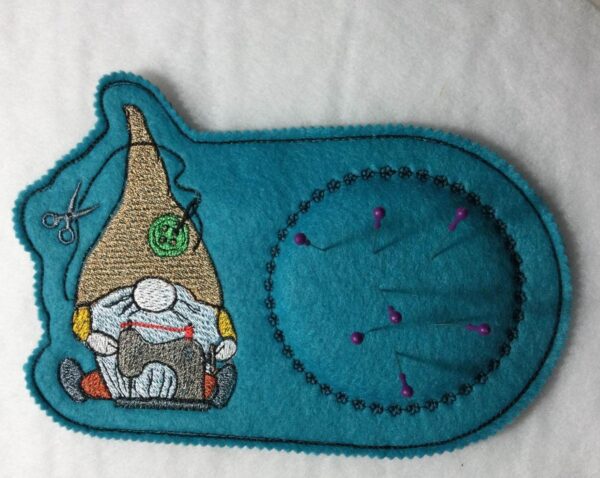 ITH Stickdatei Nadelkissen Nähwichtel