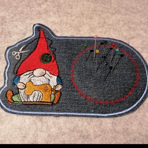 ITH Stickdatei Nadelkissen Nähwichtel