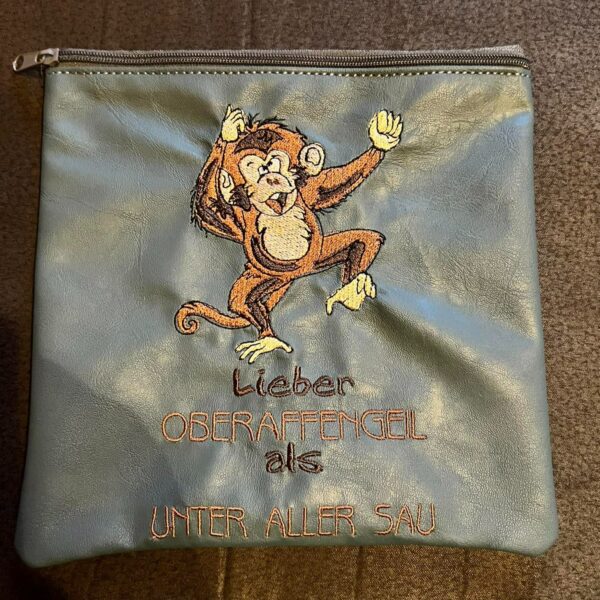 Stickdatei Affe mit Spruch