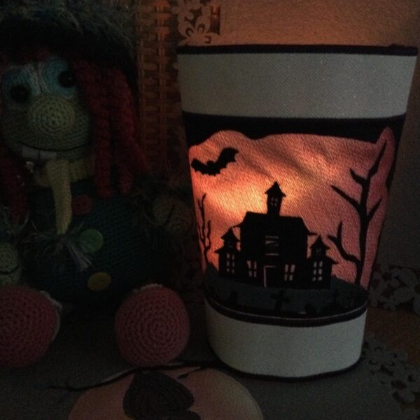 Stickdatei Haus Scherenschnitt-Stil Halloween