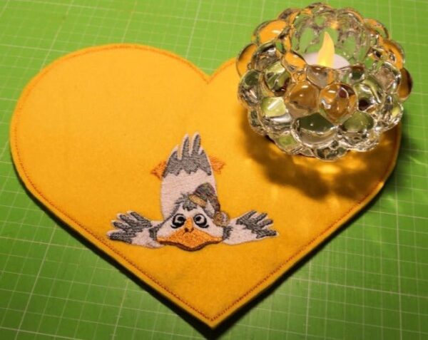 ITH Stickdatei Tassenlounge Herzform Blanko