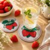 ith-stickdatei-untersetzer-erdbeere_2.jpg ITH Stickdatei Erdbeer-Untersetzer 🍓 – Runde Untersetzer & Teilapplikation in 3 Größen