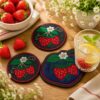 ith-stickdatei-untersetzer-erdbeere_8.jpg ITH Stickdatei Erdbeer-Untersetzer 🍓 – Runde Untersetzer & Teilapplikation in 3 Größen