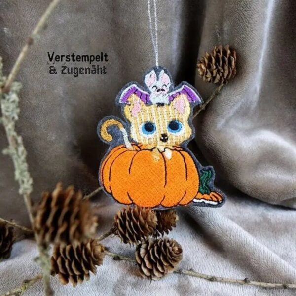 stickdatei-halloween-kurbis-katze-fledermaus-von-stixxie-by-lajana-489528.jpg Stickdatei Halloween Kürbis, Katze, Fledermaus von stiXXie by lajana