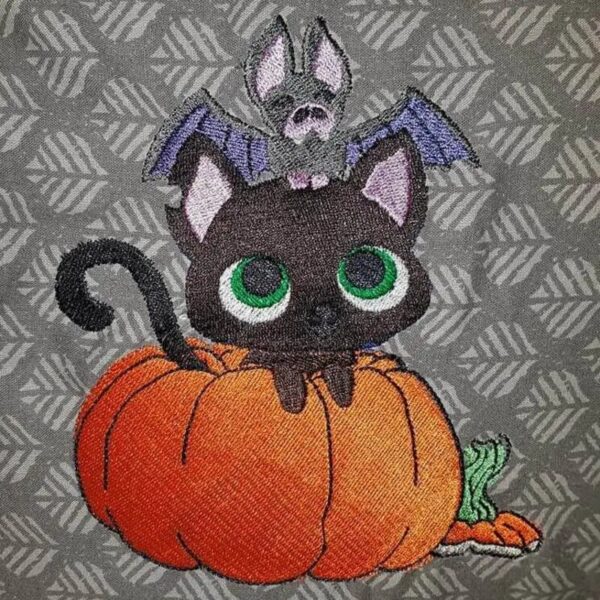 stickdatei-halloween-kurbis-katze-fledermaus-von-stixxie-by-lajana-958062.jpg Stickdatei Halloween Kürbis, Katze, Fledermaus von stiXXie by lajana